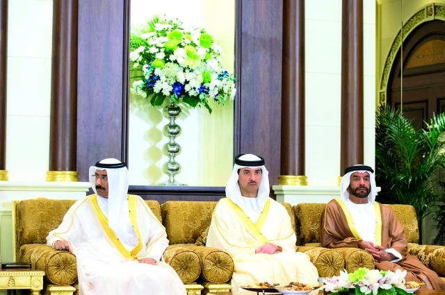 "سرور بن محمد وهزاع بن زايد ومحمد المر"