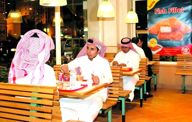 "النظرة للمنيوعبر وسائل التواصل ثم الحضور لتناول الوجبات"