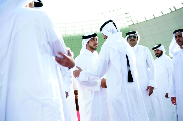 "تميم بن حمد وسيف ومنصور بن زايد"