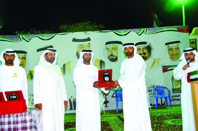 "خلال تكريم المشاركين في الاحتفالية- البيان"