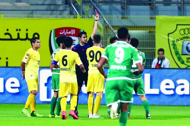 "المباراة اتسمت بالتوتر والعنف بين اللاعبين\t-\t البيان"
