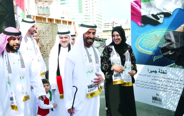 "أثناء استعراض برنامج الانشطة الإحتفالية - البيان"