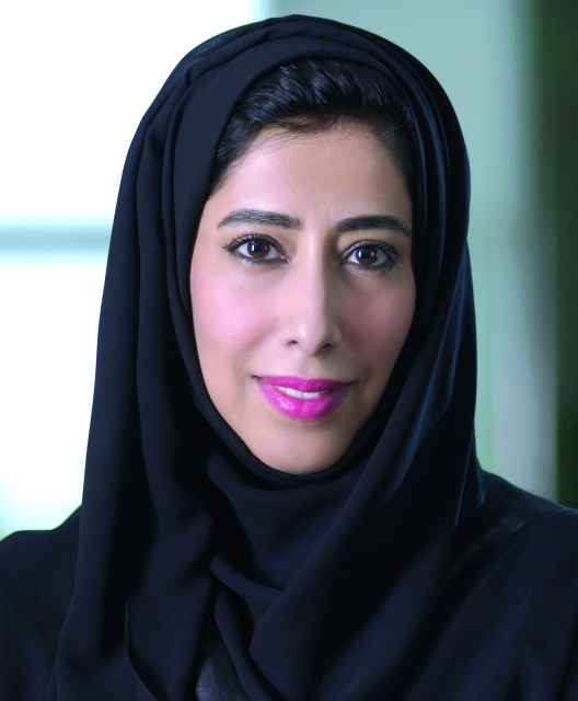 "منى المري"