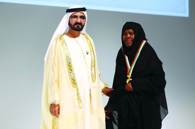 "نائب رئيس الدولة يكرم تفاحة الحامض"