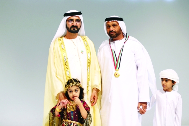 ".. ويكرم أحمد مجان وفي الصورة نجلاه"