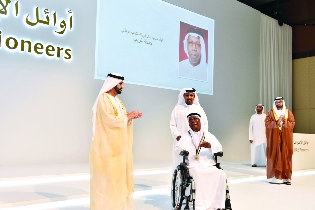 "ويكرم سعود القاسمي نيابة عن والدته ناعمة القاسمي وآمنة هاجري"