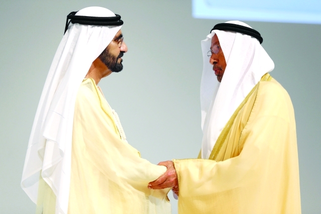 "سموه يكرم راشد عبدالله"