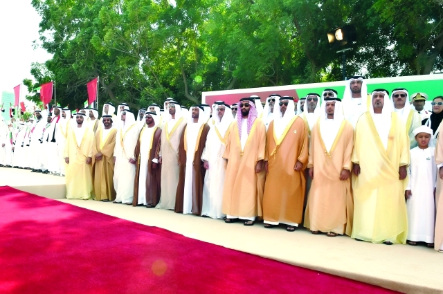 "الشيوخ والوزراء خلال الاحتفالية"