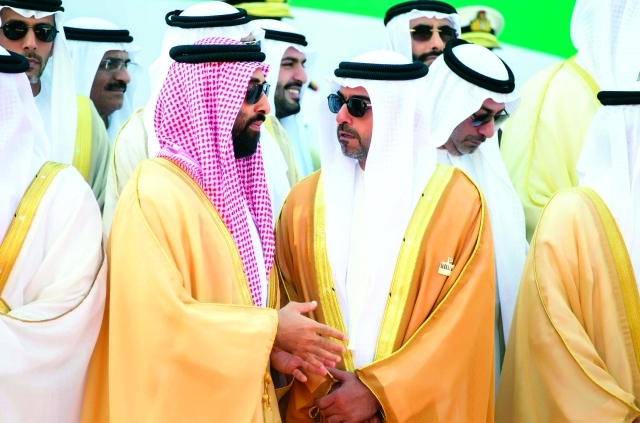 "طحنون وحامد بن زايد في حديث أخوي"
