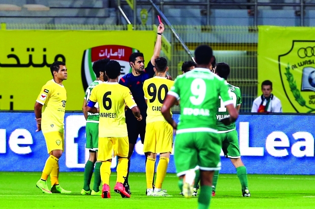 "الحكم يعقوب الحمادي بطل البطاقات الملونةبلا منازع -\t البيان"