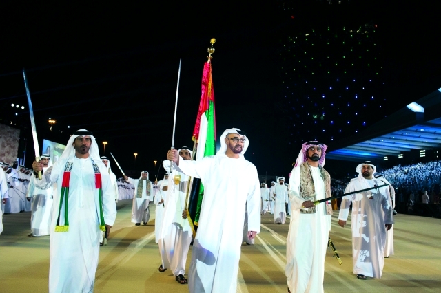 "محمد بن زايد وعمار النعيمي يشاركان أبناء الوطن احتفالاتهم باليوم الوطني"