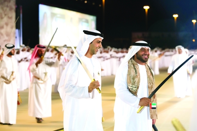 "عمر بن زايد وعبد الله بن محمد آل نهيان"