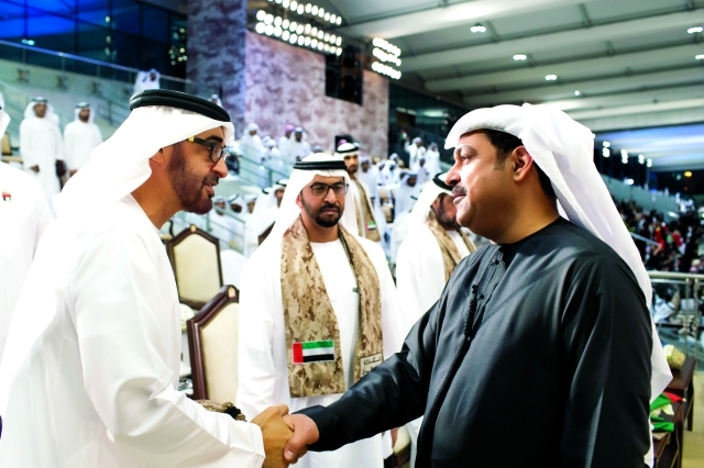 "محمد بن زايد مصافحاً بحضور حمدان بن زايد الفنان ميحد حمد"