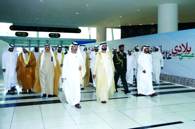 "محمد بن راشد لدى وصوله إلى الحفل بحضور حمدان بن محمد وحمدان بن راشد وهزاع بن زايد ومنصور بن محمد وسعيد بن مكتوم ومصبح الفتان وسلطان السبوسي"