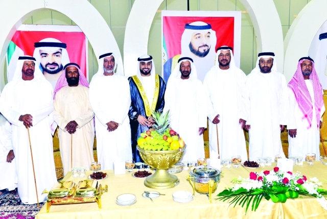 "هويدن بن ذيبان الكتبي والعريس ووالد العريس والأهل"
