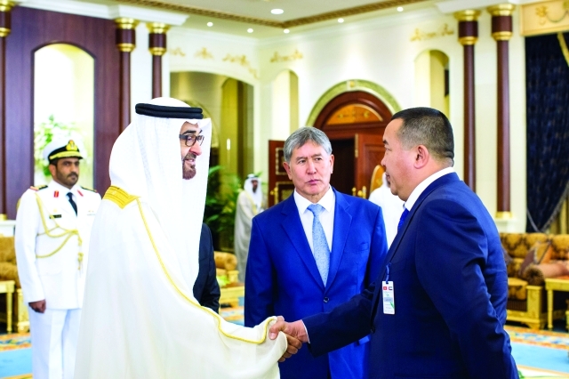 "ولي عهد أبوظبي لدى استقباله أعضاء الوفد القيزغستاني"