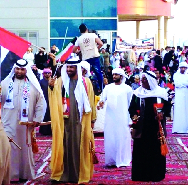 "من احتفالات الأشقاء الكويتيين باليوم الوطني للإمارات ــ من المصدر"