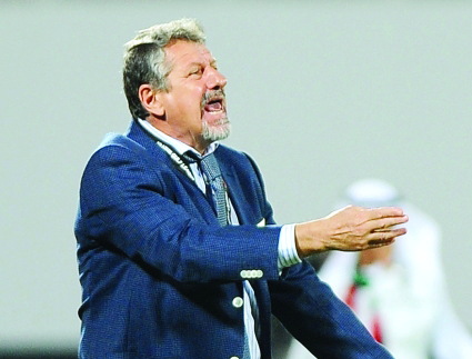 "مارين تفاعل بحماس مع أطوار المباراة - البيان"