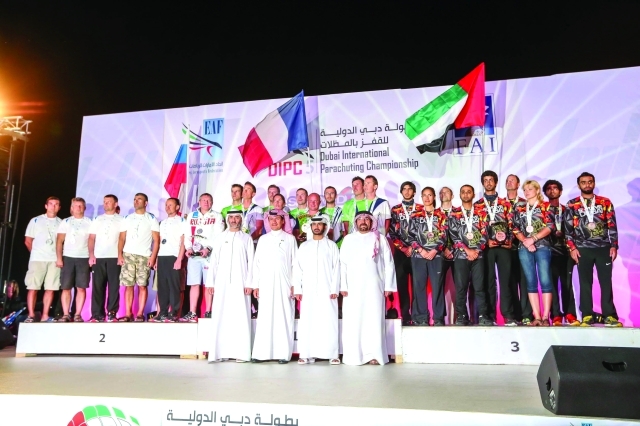 "المسؤولون مع أوائل التماسك  تصوير - عماد علاء الدين"