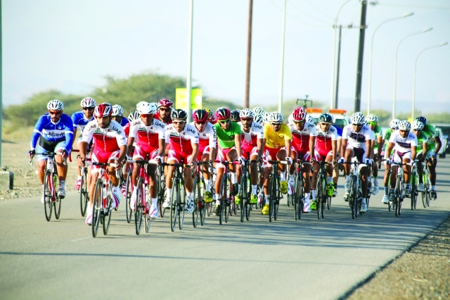 "منتخبنا يتقدم المشاركين في المرحلة الأولى للطواف - البيان"