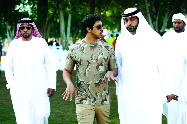 "منصور بن زايد في حديث  حول السباق - تصوير ـ مجدي إسكندر"