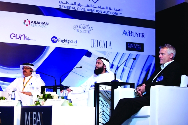 "من اليمين: ليس رنجلوم ووليد الرحمان واحمد نعمات أثناء المؤتمر - تصوير- خالد نوفل"