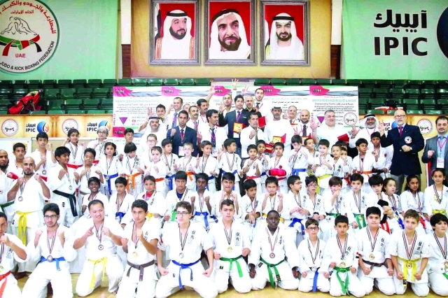 "لقطة جماعية عقب التتويج"