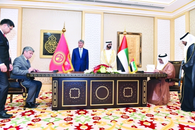 "محمد بن راشد يشهد توقيع الاتفاقيات التجارية والاستثمارية"