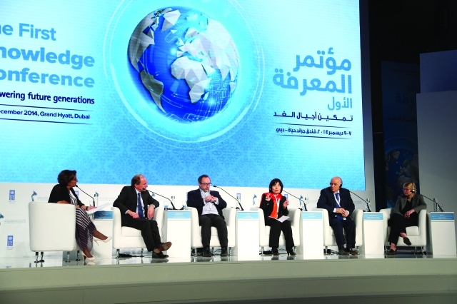 "المتحدثون في الجلسة الثانية باليوم الأول لمنتدى المعرفة \t \t تصويرـ عمران خالد"