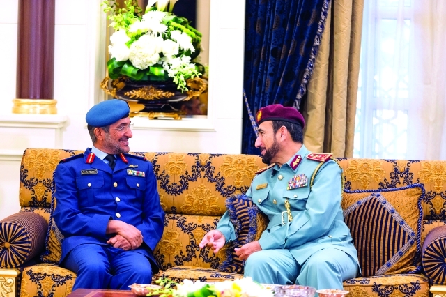 ".عيسى المزروعي وسيف الشعفار خلال اللقاء"