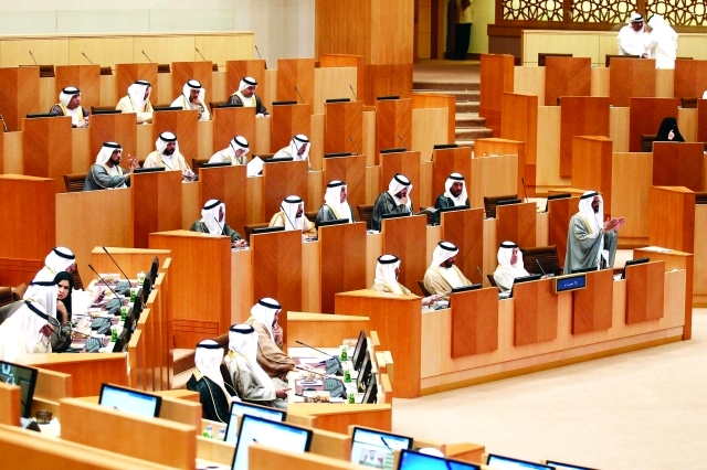 "جانب من مداولات الأعضاء"