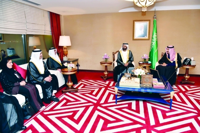 "سموه خلال لقائه سلطان بن عبدالعزيز بحضور سيف وعبدالله بن زايد ولبنى القاسمي ــ تصوير: سيف محمد وخليفة اليوسف"