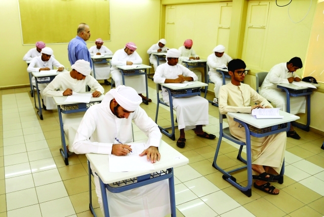 "إحدى لجان ثانوية الجودة في رأس الخيمة ــ \tتصوير: محمد حنيف"