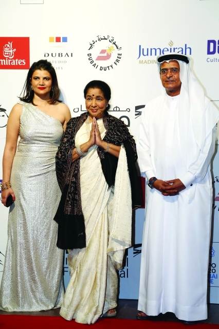 "عبد الحميد جمعة وآشلي بوسلي وشيفاني"