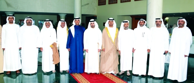 "سعيد محمد بن حشر آل مكتوم وعبيد ماجد بن جمعة آل مكتوم وحمدان محمد بن حمدان آل نهيان وعلي الشعفار والعريس ووالده وجده ووالد العروس"