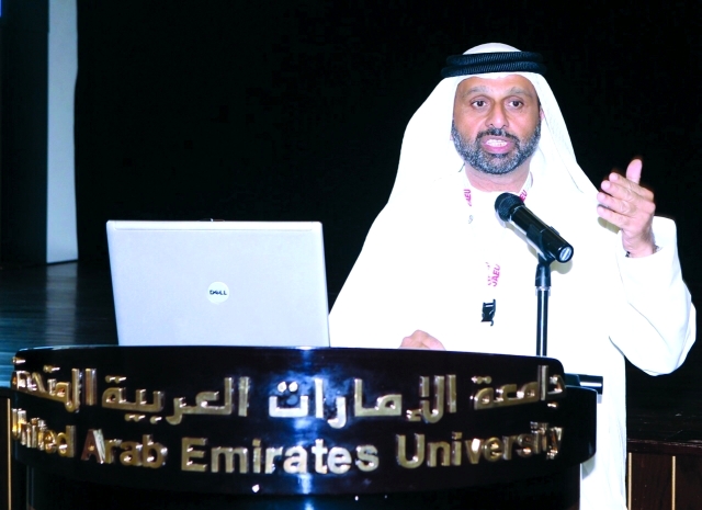 "مجان يحاضر بالجامعة"