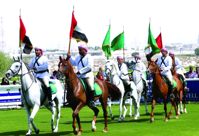 "مهرجانات واحتفالات المضمار العائلي متواصلة"