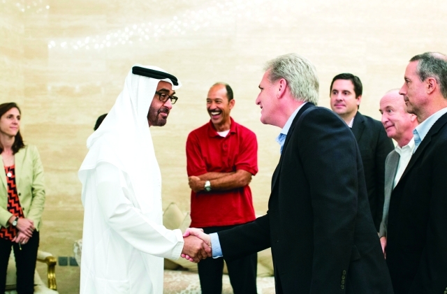 "محمد بن زايد مصافحاً أعضاء الوفد الأمريكي بحضور مايكل كوربين وام"