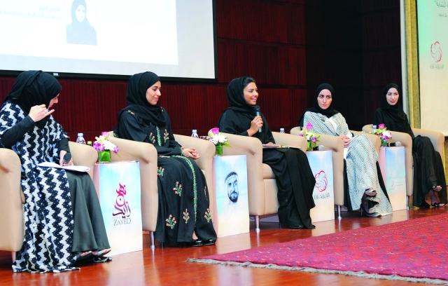 "سماح العبار وحصة بوحميد وشيماءالزرعوني وهلاالقرقاوي وحنان أهلي خلال الجلسة النقاشية"