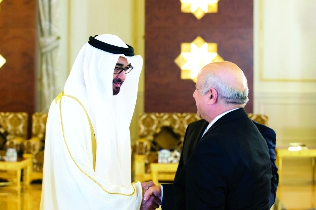 "محمد بن زايد مستقبلاً حيدر العبادي ــ وام"