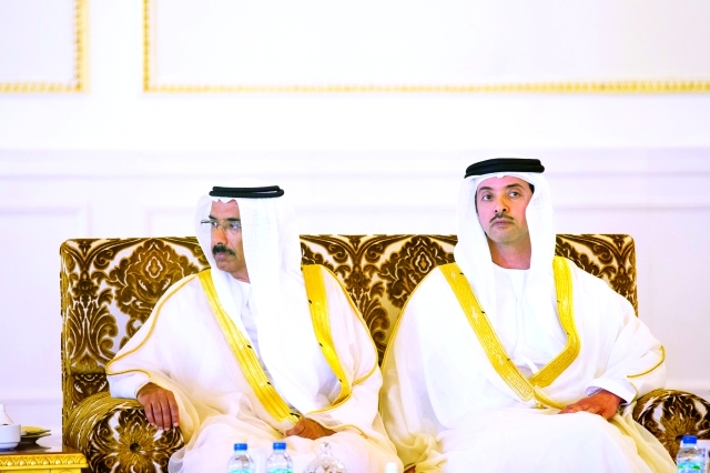 "محمد المر وهزاع بن زايد خلال الاستقبال"