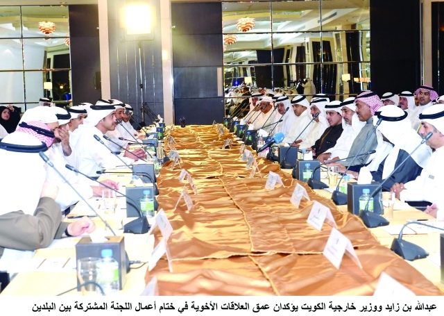 "عبدالله بن زايد وصباح خالد الصباح خلال اجتماع اللجنة المشتركة ــ وام"