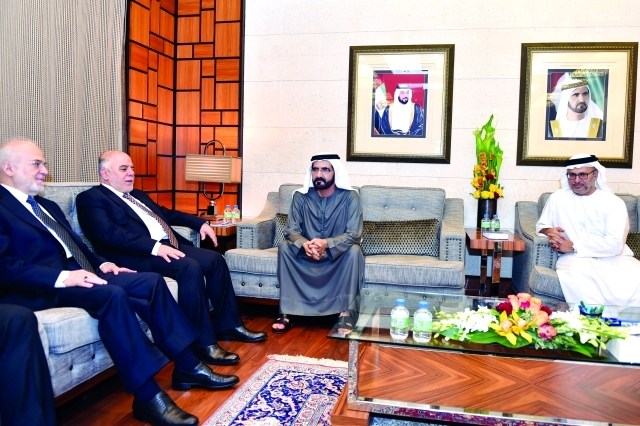 "محمد بن راشد مستقبلاً حيدر العبادي بحضور قرقاش والجعفري ــ\t\t\t تصوير: محمد هشام"