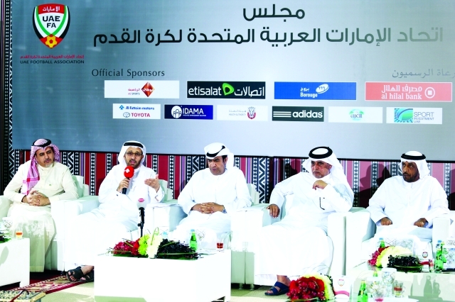 "ندوة المجلس الكروي وجدت ترحيباً من الشارع الرياضي \t تصوير ـــ خالد نوفل"