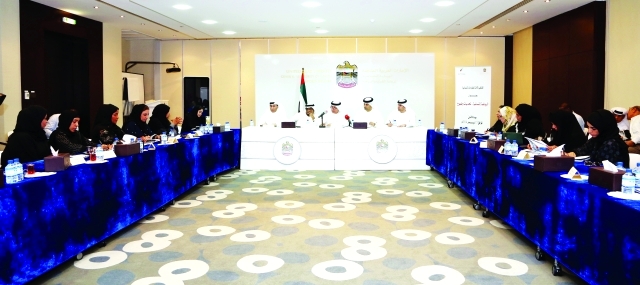 "إبراهيم عبد الملك يدير دفة الحوار في الملتقى تصوير- حصة إسماعيل"