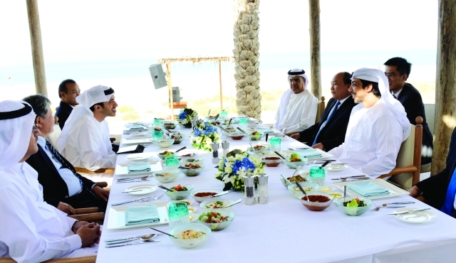 "..وخلال مأدبة الغداء بحضور عبد الله بن زايد وسلطان المنصوري وعبيد الطاير"