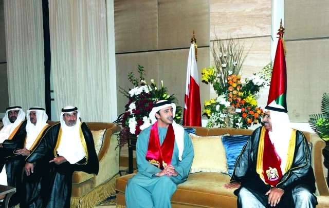 "عبدالله بن زايد متحدثاً إلى محمد المعاودة ــ\tوام"