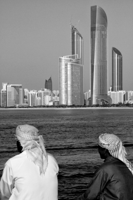"الحداثة والبحر"