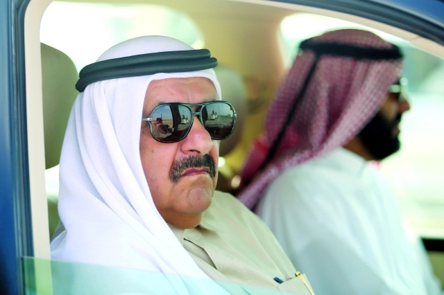 "حمدان  بن راشد  يتابع سباق الهجن بالمرموم -  تصوير- سالم خميس"