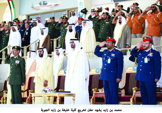 "محمد بن زايد أثناء عزف السلام الوطني بحضور طحنون بن محمد وحمد الرميثي وسامي النعيمي وقيادات عسكرية ومحمد المزروعي"